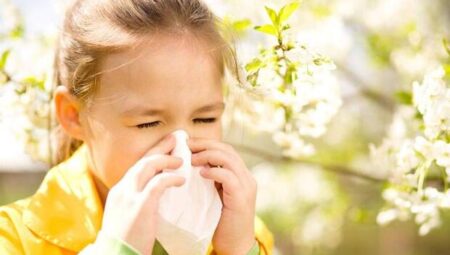 Çocuklarda Mevsimsel Alerji: Nezleden Nasıl Ayırt Edilir ve Etkili Tedavi Yöntemleri