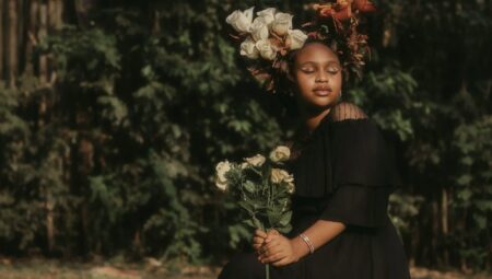 Kadin Güzellik Sırlarının Peşinde: Doğal Yöntemlerle Işıltınızı Artırın!