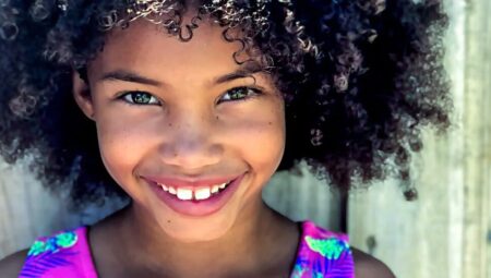 Çocuklara Ölüm Kavramını Aşlamak: Uzman Görüşleri ve Gündemdeki Sorulara Derinlemesine Yanıtlar